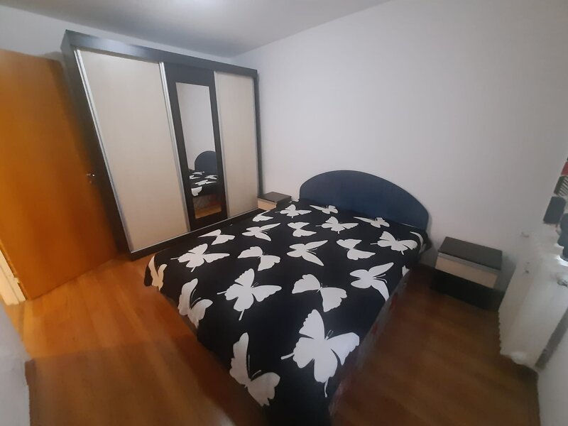 Drumul Taberei, Piata Valea Ialomitei