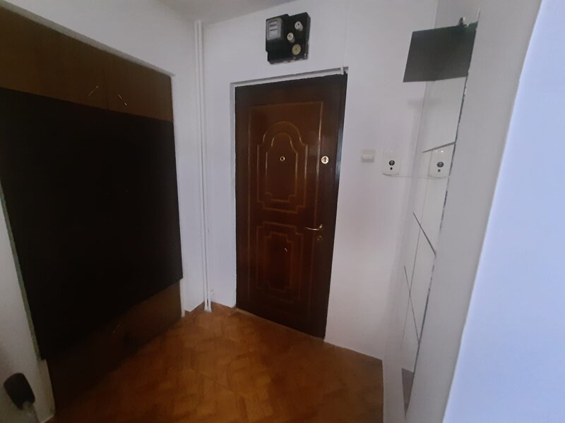Drumul Taberei, Piata Valea Ialomitei